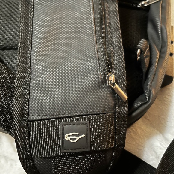 Motorola Razr hard shell sling bag - Picture 4 of 8